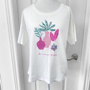 🛍 2 for $25! 🛍 Carisma - White Short Sleeve Tee w Plant Graphic